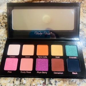 Violet Voss eyeshadow palette